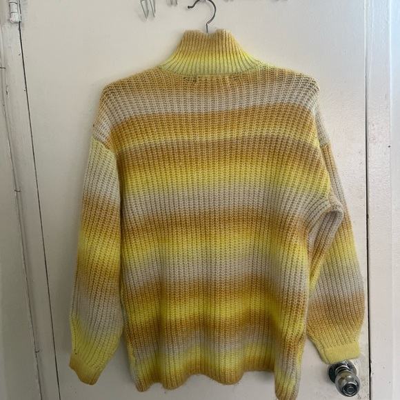 Vero Moda Y2K comfortable Yellow and Cream Striped Turtleneck Sweater. #Y2k - Picture 2 of 5